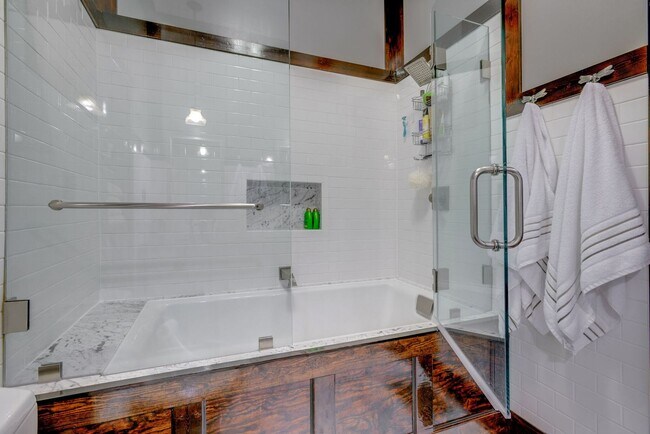 Building Photo - Renovated Historic 4 Bedroom Home w/ Two Car Garage in East Nashville