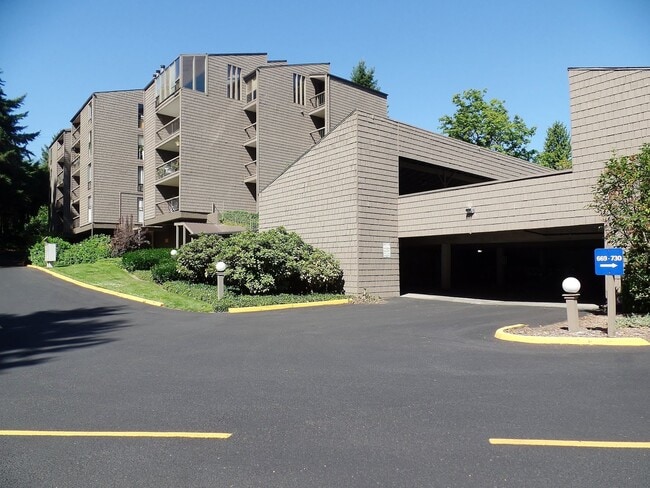 Building Photo - 13680 NE 69th St