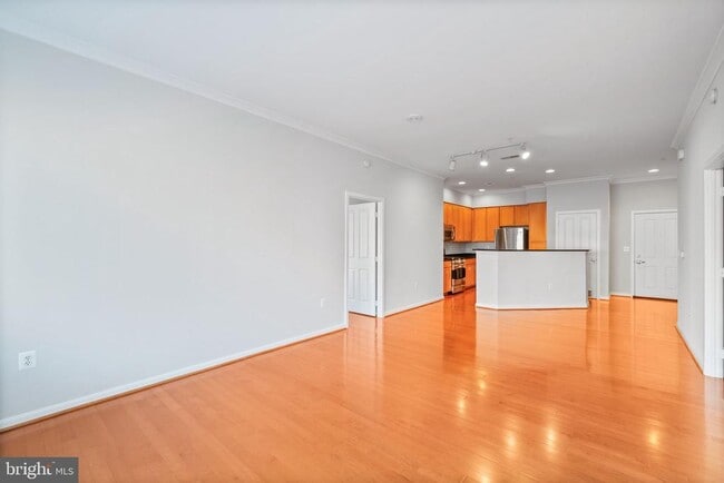 Building Photo - 2220 Fairfax Dr