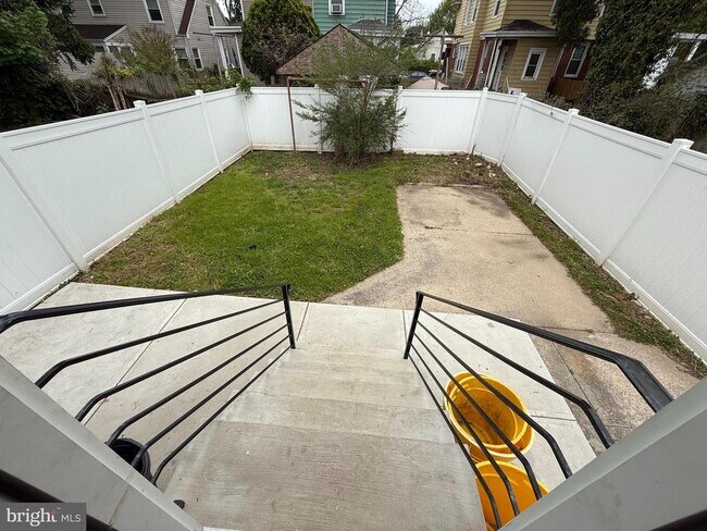 Building Photo - 129 Clearfield Ave