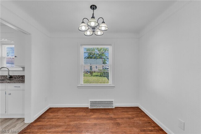 Building Photo - 15803 Delrey Ave