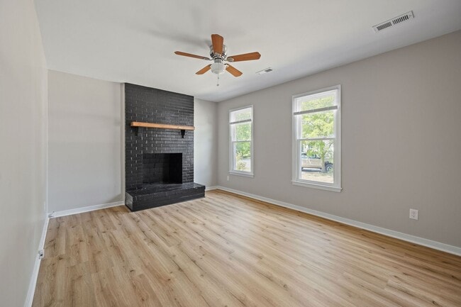 Building Photo - Completely Renovated 4 Bedroom/2 Bath Property off of Staples Mill Rd.! ****Available Beginning o...