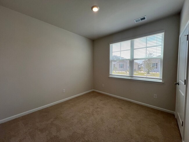 Building Photo - Longs - 4 Bedroom / 2 Bathroom House