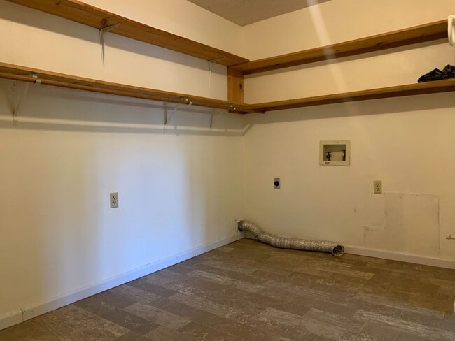 Building Photo - 3 Creekridge Cir