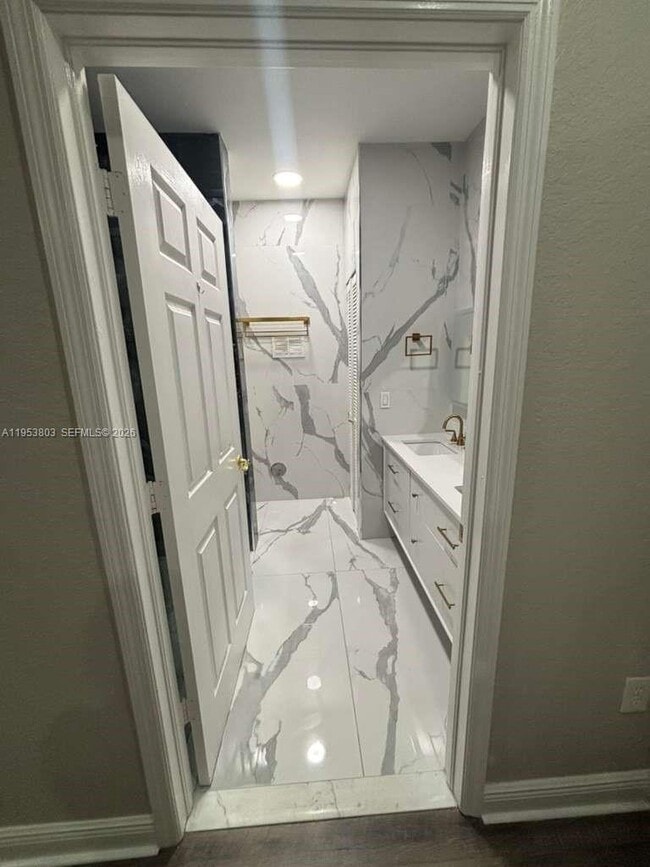 Building Photo - 2733 NE 3rd Ct