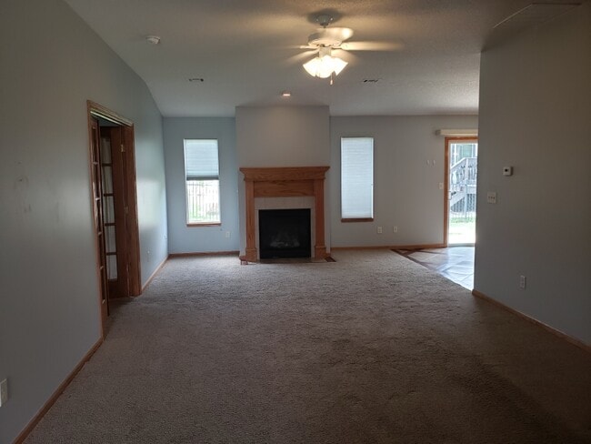 Building Photo - 2022 S Webb Rd