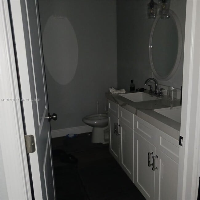 Building Photo - 484 NW 40th Ct