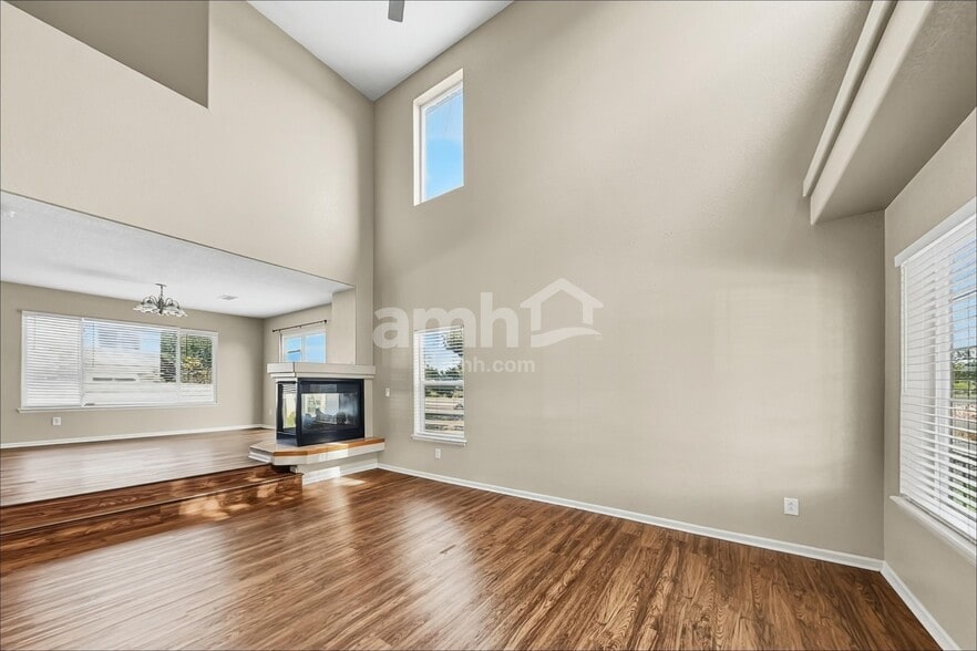 Building Photo - 4995 Fundy St