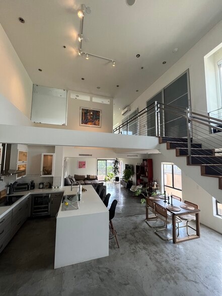 Building Photo - Burton Way Apartments