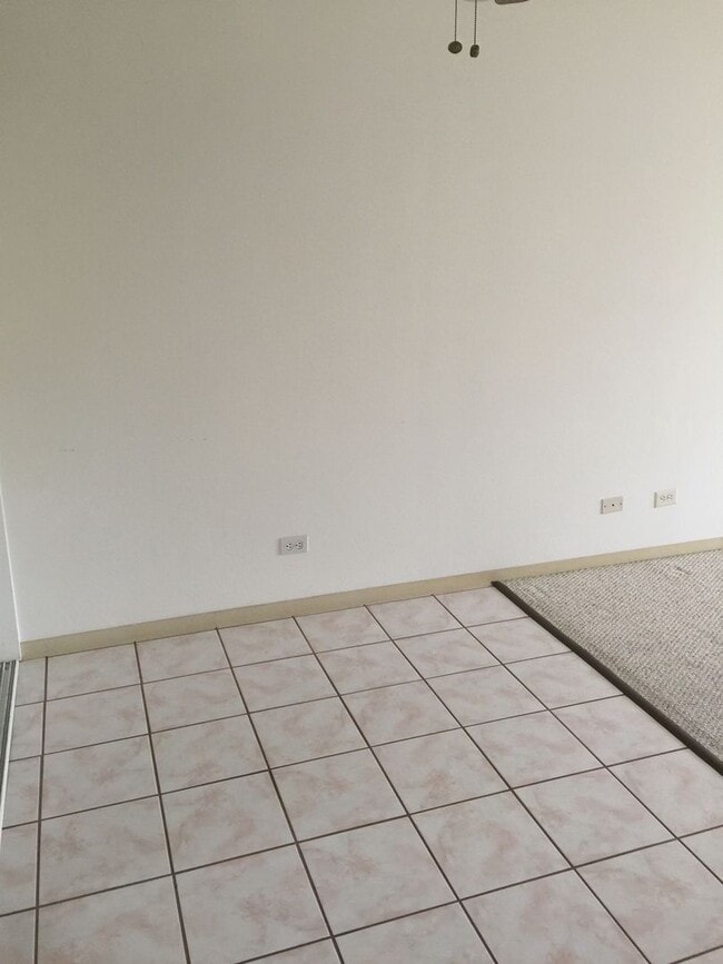 Building Photo - Sakura Condo, 1 bed, 1 bath, covered parking, Nuuanu