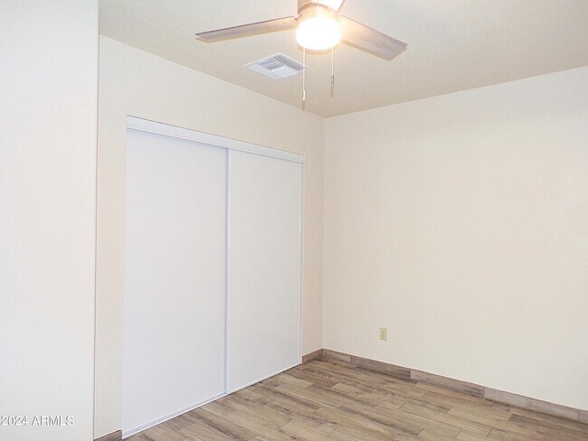 Building Photo - 4406 Buena Loma Way