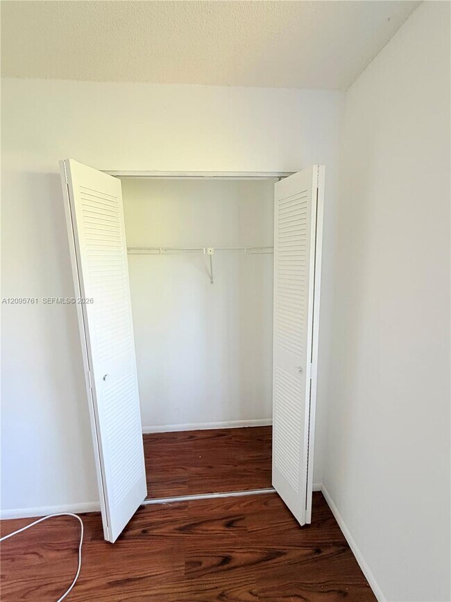 Building Photo - 107 Gardens Dr