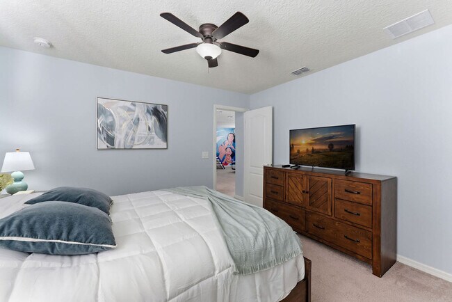 Building Photo - 8914 Zurich Ln