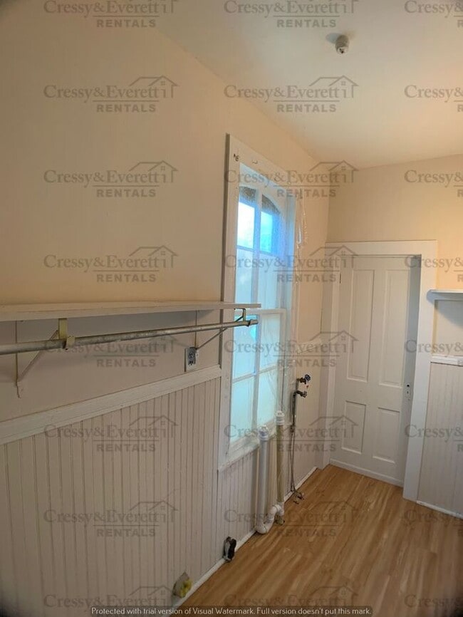 Building Photo - Perfect Size 1br Duplex right outside of D...