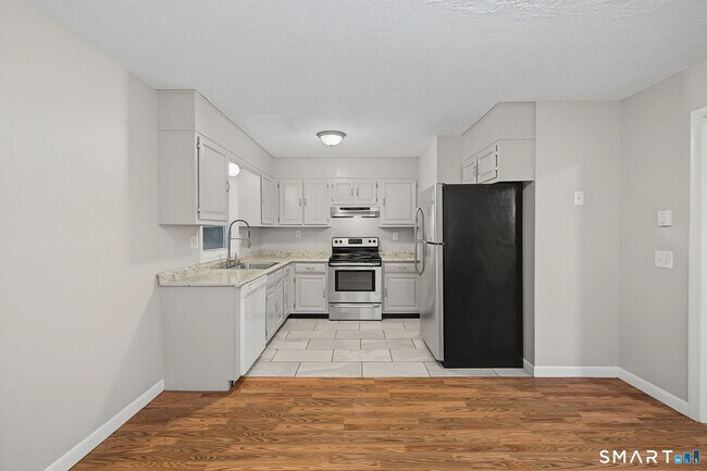 Building Photo - 6 Irving Pl