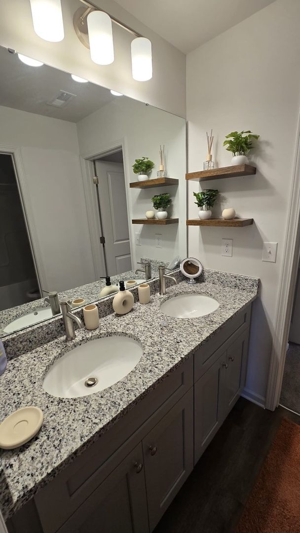 Building Photo - Charming 3BR Duplex in Charlotte