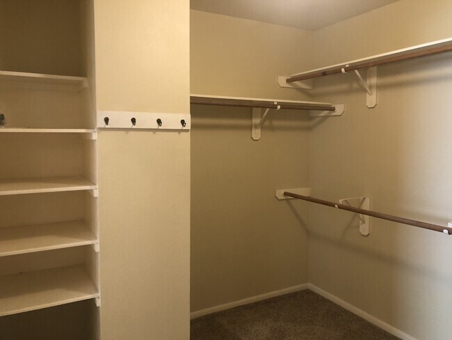 Building Photo - 2110 Highland Bay Ct