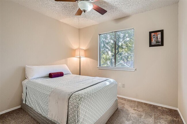 Building Photo - 7023 Riverton Dr