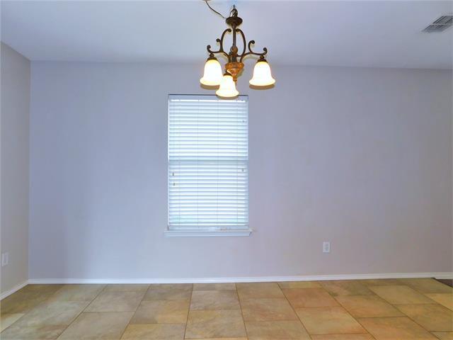 Building Photo - 2209 Lookout Ln