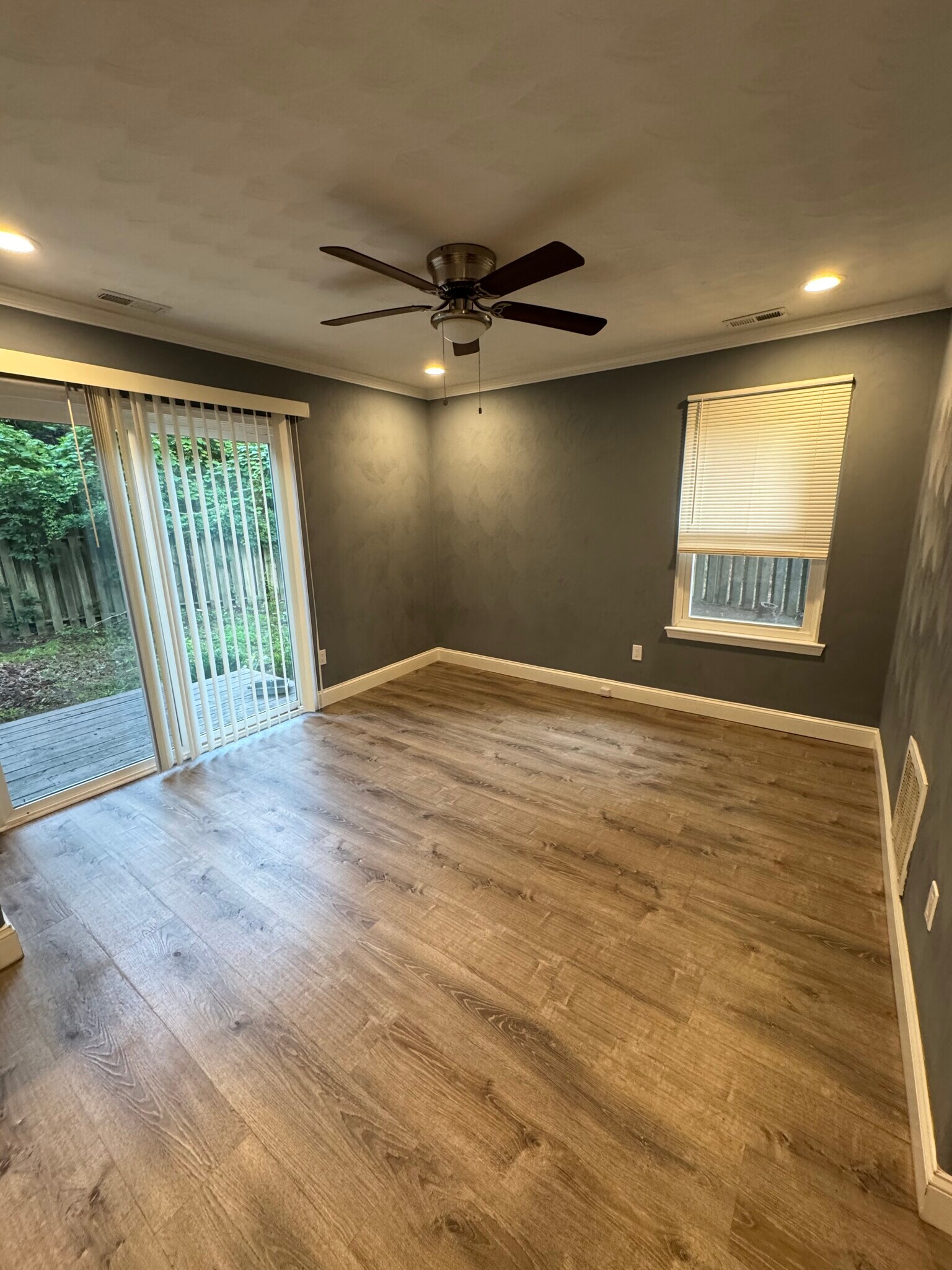 Building Photo - 633 Pine Bnd