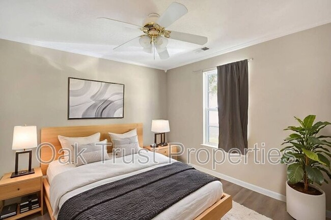 Building Photo - 1366 Pinnacle Ln