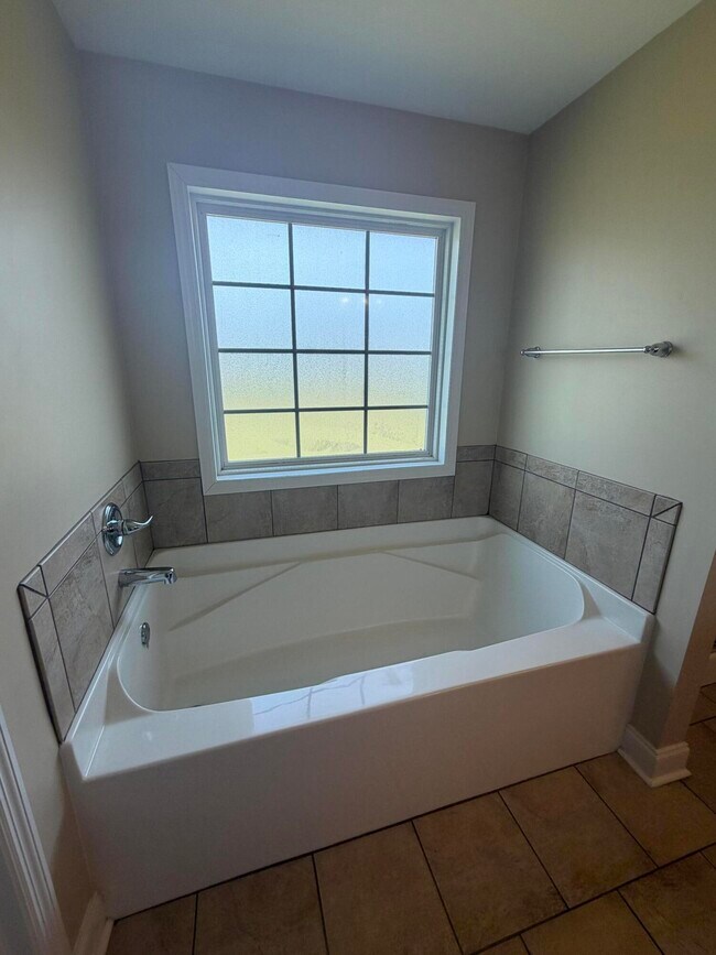 Building Photo - 2850 Foxcroft Cir