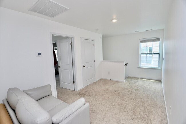 Building Photo - 2037 Elmridge Rd