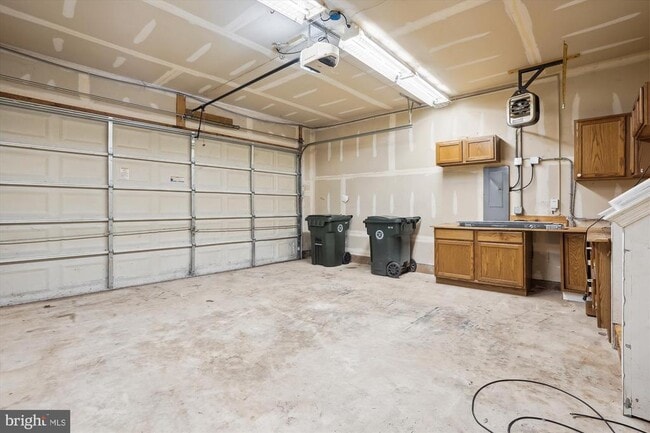 Building Photo - 2024 Chestnut Dr.