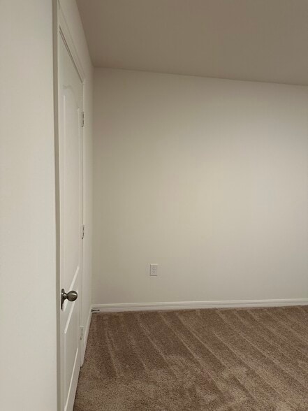 Building Photo - 631 Bay Leaf Dr