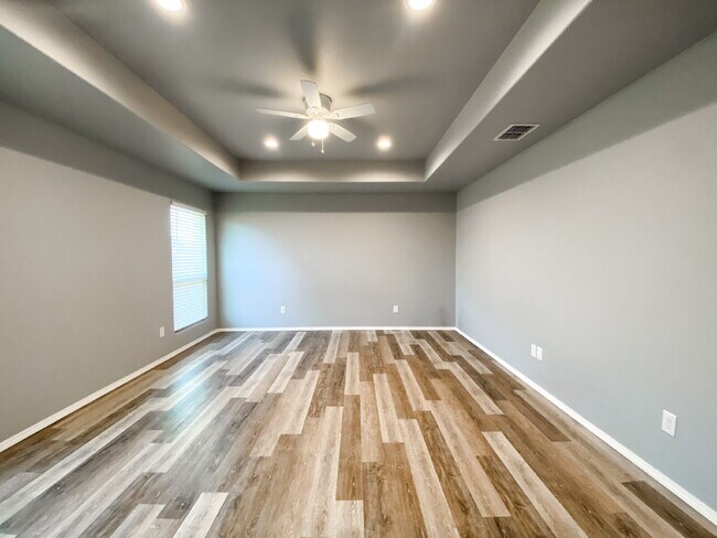 Building Photo - 3-Bedroom in Frenship ISD!