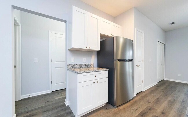 Building Photo - 679 Coral Cir