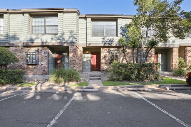 Building Photo - 7122 Wood Hollow Dr