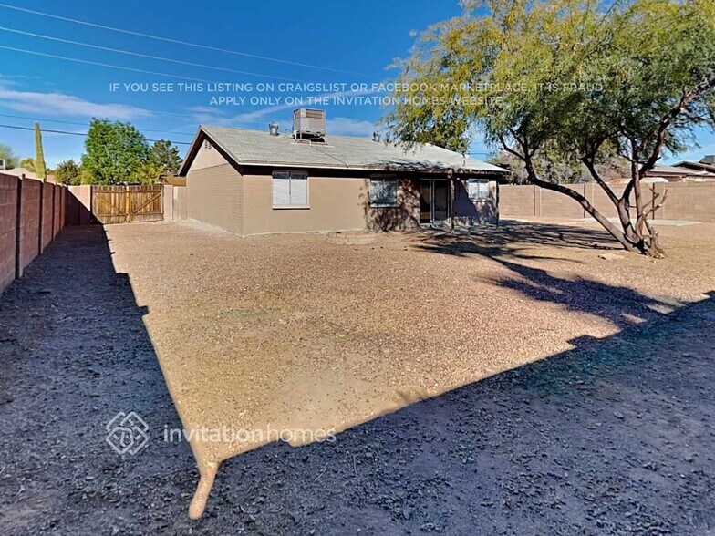 Building Photo - 2933 W Grovers Ave