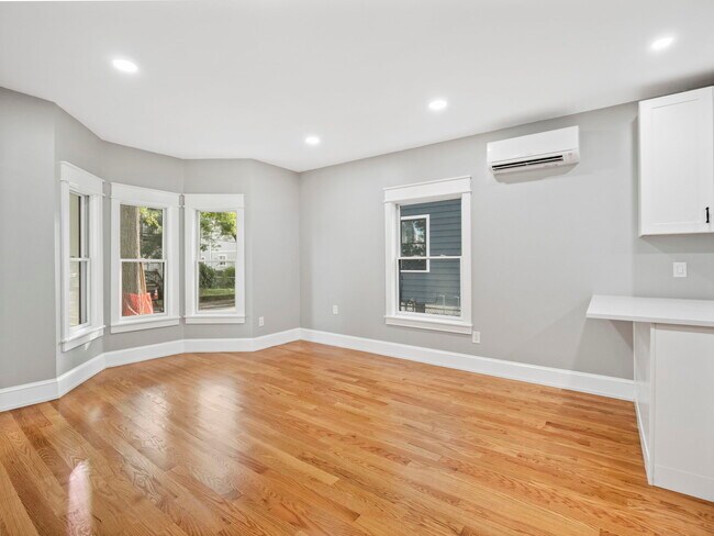 Building Photo - 10 Van Norden St