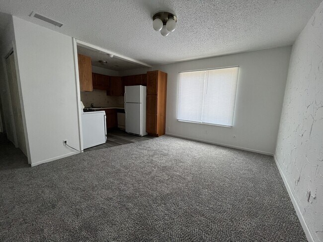 Building Photo - 619 Walnut Ave.