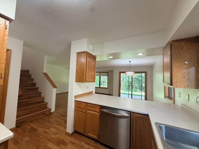 Building Photo - 705 S 15th Ave