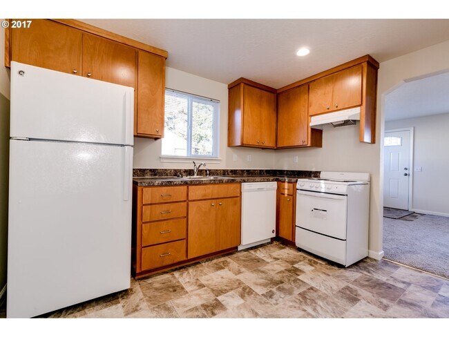 Building Photo - 1760 W 18th Ave