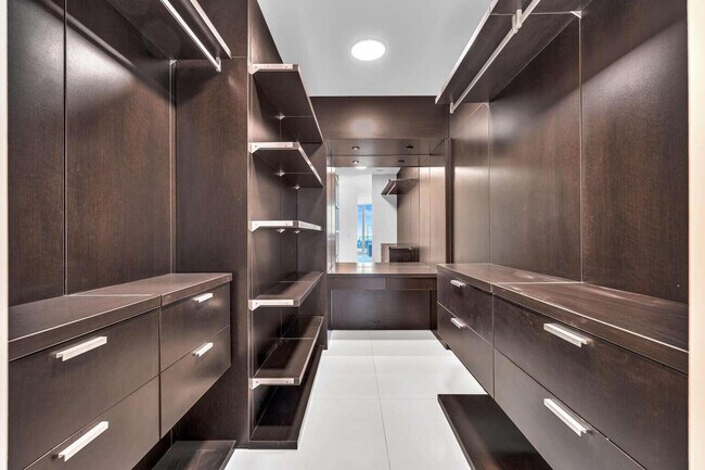 Building Photo - 17121 Collins Ave