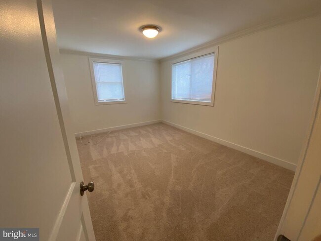 Building Photo - 2838 Hartford St SE