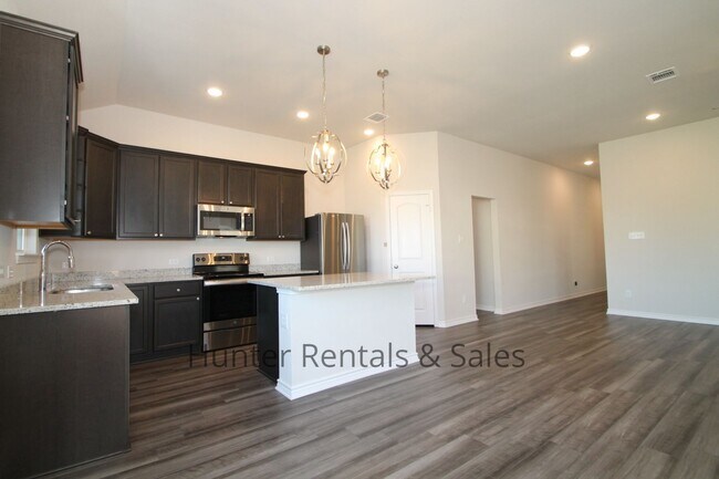 Building Photo - Temple North Gate Beauty!  Rent Reduced! Won't last long!