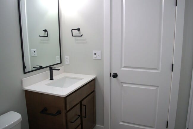 Building Photo - Beautiful 3 Bed 2 Bath Ranch In The Brooks!