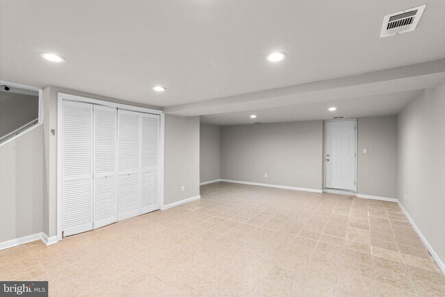 Building Photo - 314 Woodleaf Ct