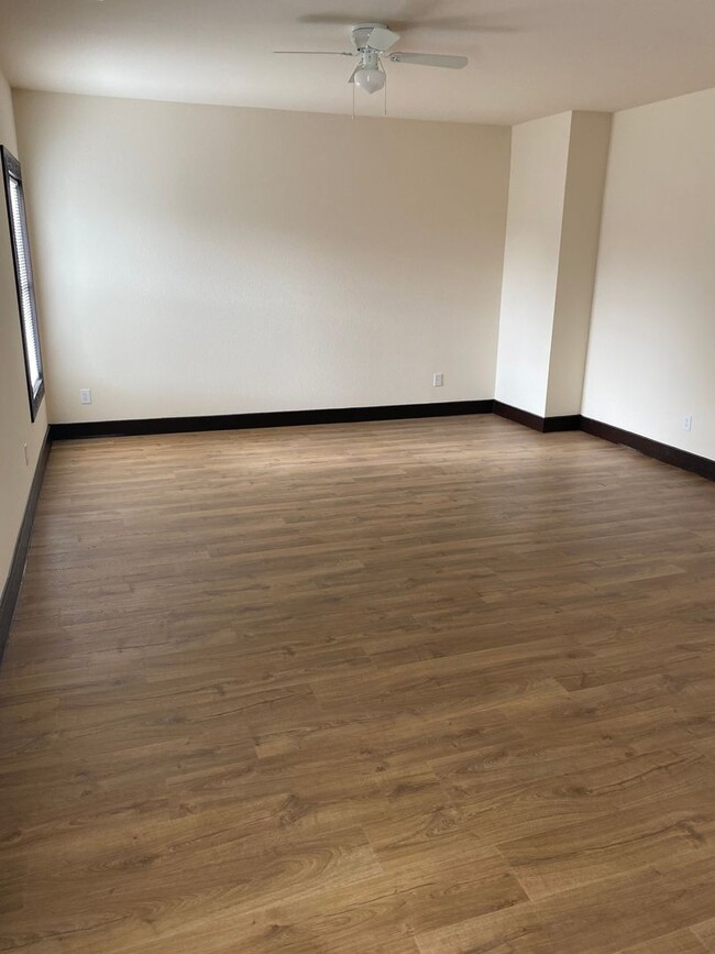 Building Photo - Country Living, Modern comforts!