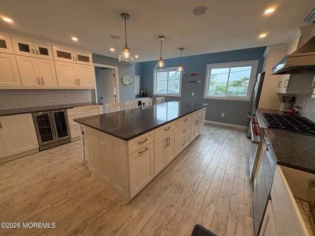 Building Photo - 3608 Ocean Terrace