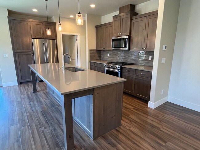 Building Photo - Single Level Home in Unique Bend Neighborhood