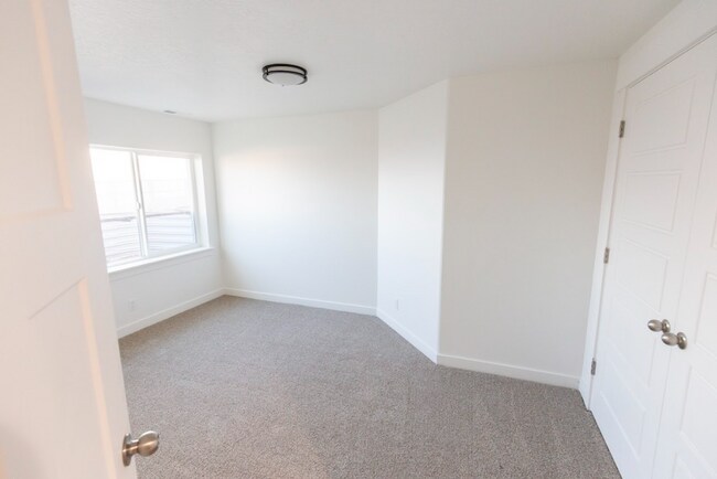 Building Photo - 1062 N Highpass Dr
