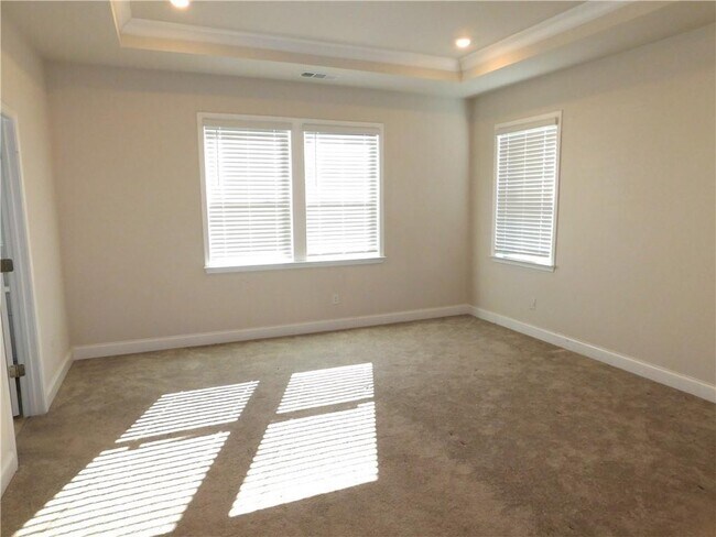 Building Photo - 930 Elderberry Ct