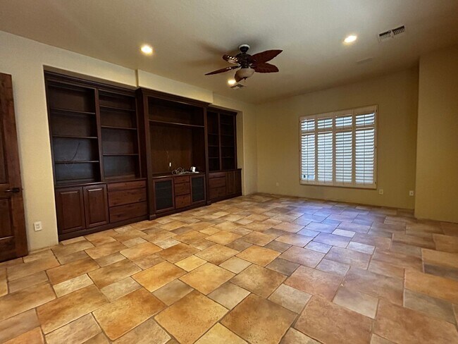 Building Photo - On GOLF COURSE LOT - 3 Bed/3Bath GATED Com...