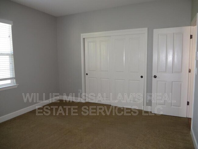Building Photo - 685 W Rico Way