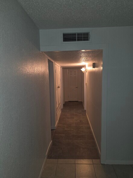 Building Photo - 2422 Copper Ave